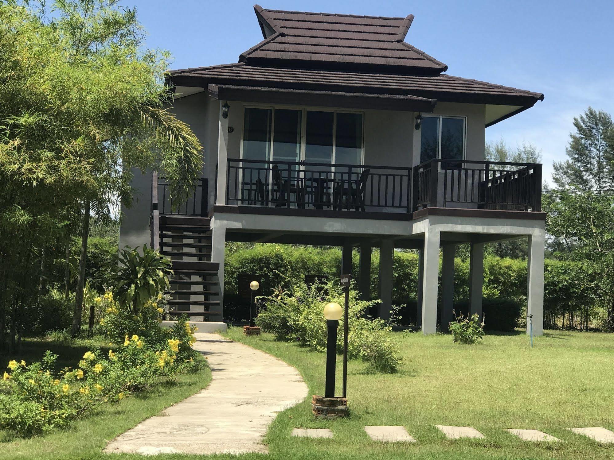 The Hip Resort @ Khao Lak Банг-Сак Экстерьер фото
