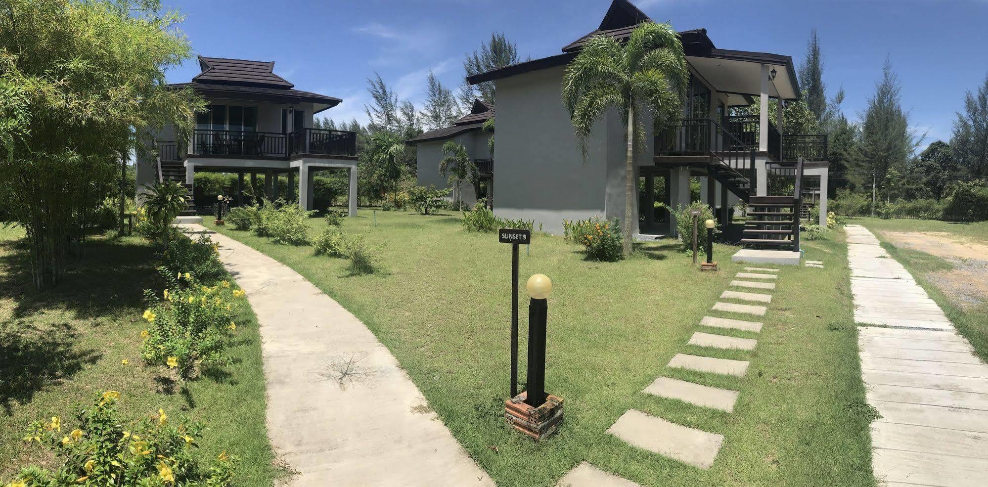 The Hip Resort @ Khao Lak Банг-Сак Экстерьер фото